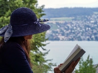 Fille avec paysage