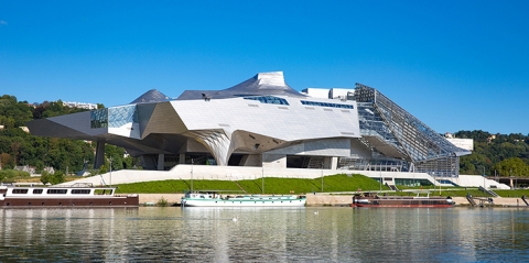 Musée des confluences de Lyon accessible par traway T6 / T1