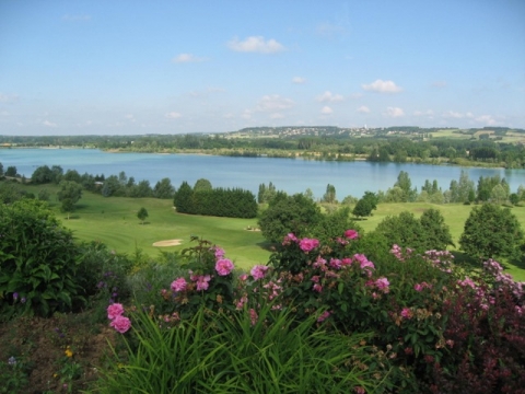 Lac à proximité de l'éthic étapes Archipel Saint Cyr