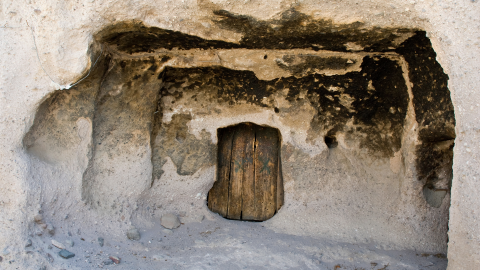 Photo de la porte d'un maison troglodytique