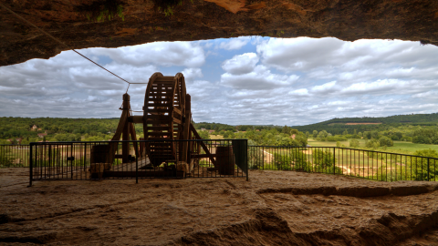 Engins de levage dans l’habitation troglodyte de Roque Saint Christophe